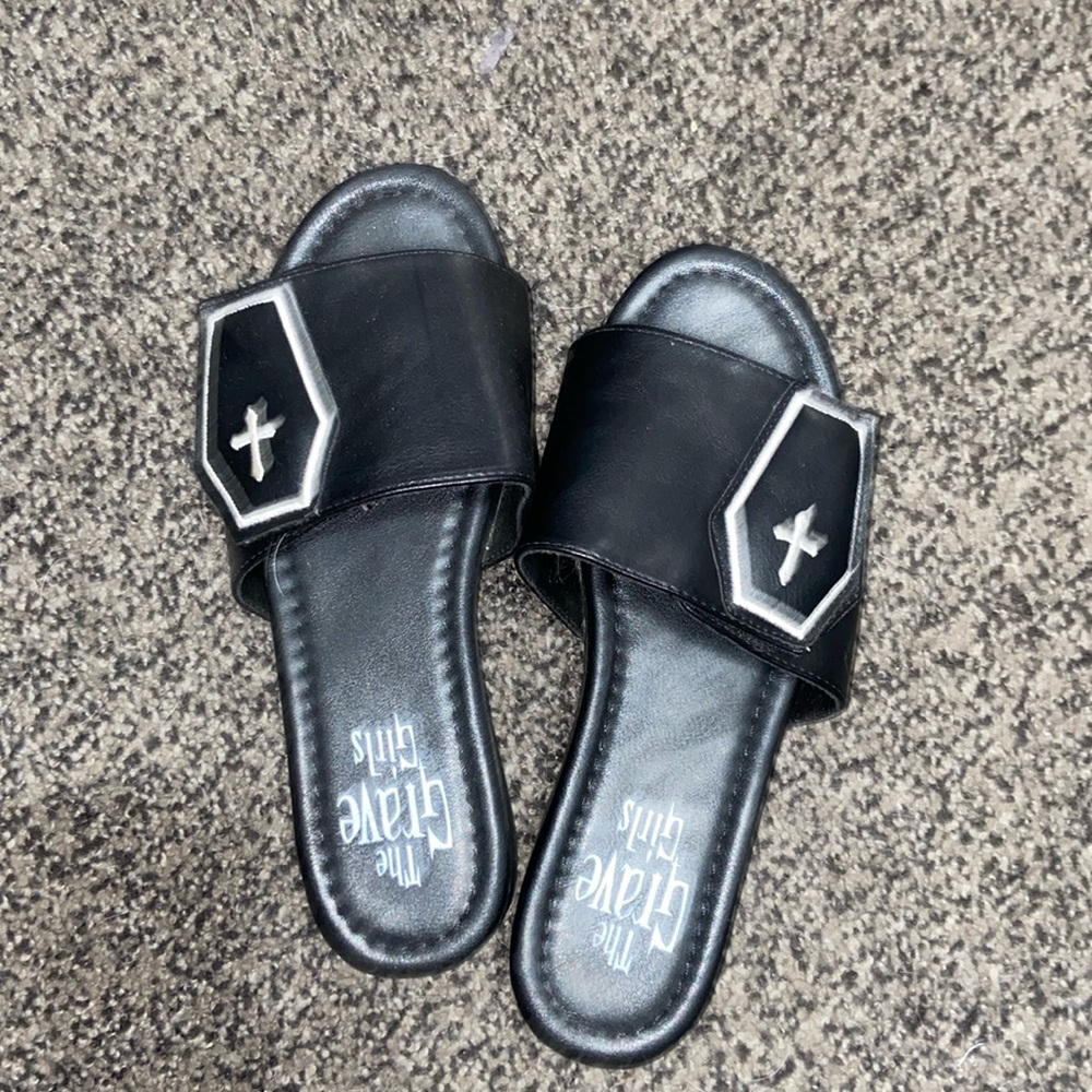 Grave girls - Dolls Kill size 7 women mini platform sandals